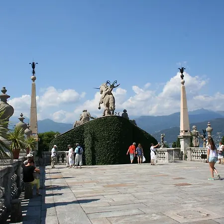 Gli Oleandri 住宿加早餐酒店 斯特雷萨